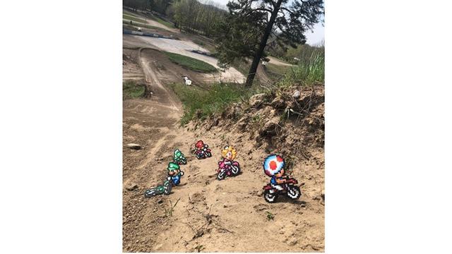 Seniman Ini Gabungakan Ilustrasi Pixel dan Gambar Asli, 7 Hasilnya Mengagumkan