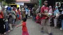 Sebanyak 500 paket Sembako murah yang dijual kepada warga secara umum. (merdeka.com/Imam Buhori)