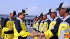 Citizen6, Jakarta: Pangkolinlamil Laksda TNI S.M. Darojatim memberikan ucapan selamat usai upacara penyambutan kontingen Kolinlamil, di Dermaga Kolinlamil Jakarta, Jumat, (22/6). (Pengirim: Kadispen Kolinlamil).