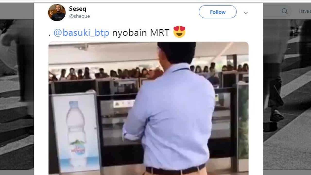 Basuki Tjahaja Purnama (BTP) atau Ahok menjajal MRT.