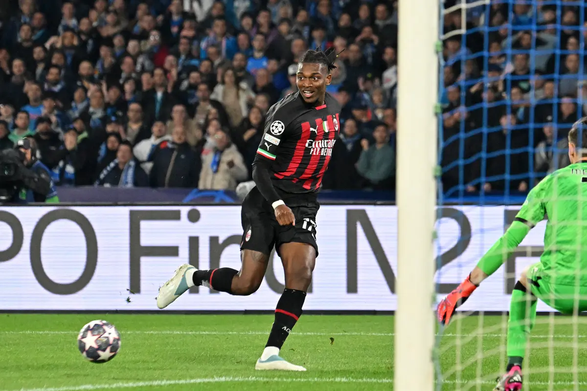 Foto: Melihat Aksi Rafael Leao dan Mike Maignan Saat Membawa AC Milan Menyingkirkan Napoli di Liga Champions