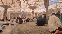 Suasana di Masjid Nabawi, Kota Madinah. (Liputan6.com/Nafiysul Qodar)