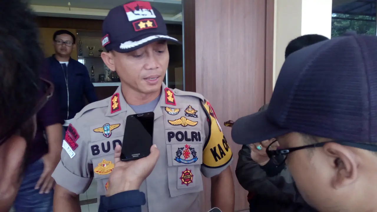 Kapolres Garut AKBP Budi Satria Wiguna, dalam salah satu kesempatan saat tengah memberikan penjelasan kepada wartawan di Mapolres Garut