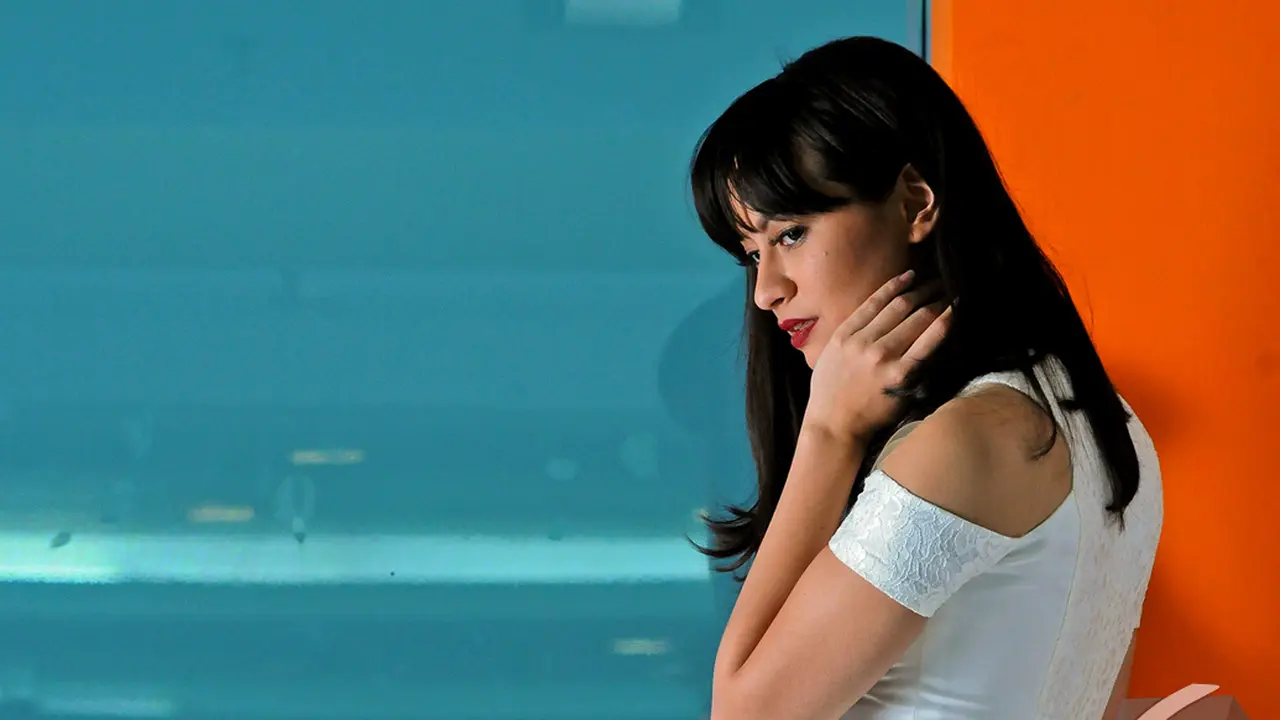 Gaya Sensual Vicky Monica