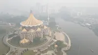 Kota Kuching Diselimuti Kabut Asap Akibat Kebakaran Hutan Indonesia