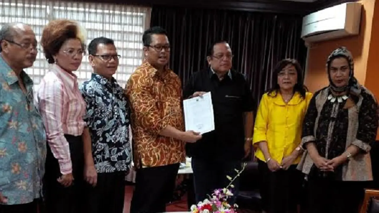 Wakil Ketua MPR Mahyudin Terima SK HKTI dari Menkumham