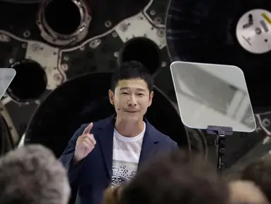 Miliarder Jepang Yusaku Maezawa dalam konferensi pers di Hawthorne, California, 17 September 2018. SpaceX, perusahaan transportasi luar angkasa milik Elon Musk, mengumumkan Usaku Maezawa sebagai penumpang pertama penerbangan ke bulan. (AP/Chris Carlson)