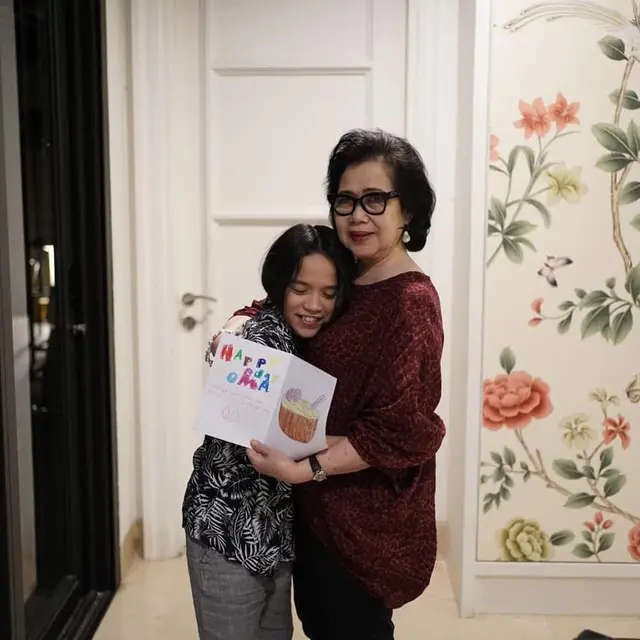 6 Momen Ulang Tahun Ibunda Bunga Citra Lestari, Dirayakan Sederhana