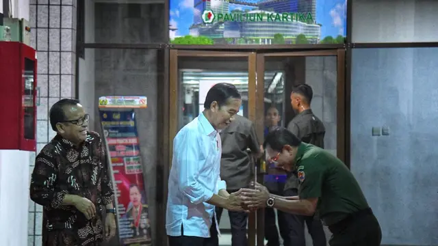 Jokowi Jenguk BJ Habibie