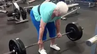 Usia Bukan Halangan, Nenek 78 Tahun Mampu Angkat Barbel 102 Kg