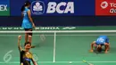 Nitya Krishinda Maheswari/Greysia Polii (Indonesia) saat dikalahkan pemain Malaysia, Vivian Kah Mun Hoo/Khe Wei Woon di babak 16 besar BCA Indonesia Open 2016, Jakarta, Kamis (2/6). (Liputan6.com/Helmi Fithriansyah)