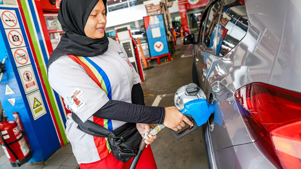 Pertamina Patra Niaga kembali melakukan penyesuaian harga berkala Bahan Bakar Minyak (BBM) Non-Subsidi dengan menurunkan harga Pertamax Series dan Dex Series. (Foto: Pertamina)