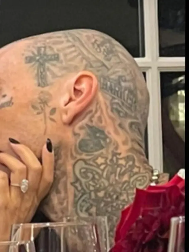 Kourtney Kardashian Dilamar Travis Barker, Berapa Harga Cincin Tunangannya?