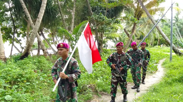 Satgas Pengamanan Pulau Terluar Korps Marinir TNI AL melakukan patroli di Kepulauan Mapia, Distrik Supiori Barat, Kabupaten Supiori, Provinsi Papua. (Liputan6.com/Dicky Agung Prihanto).