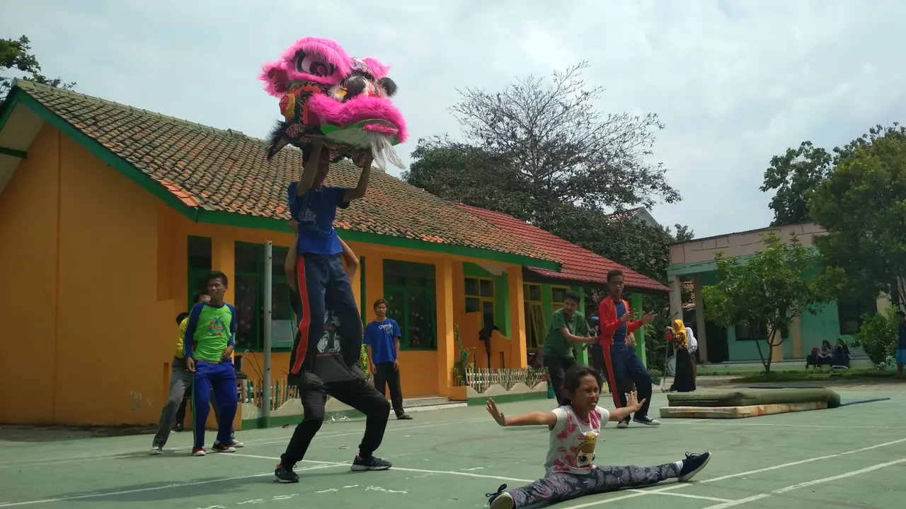 Melihat Kesiapan Siswa SLB Latihan Barongsai Jelang Imlek di Cirebon