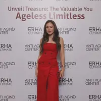 Perawatan wajah Wulan Guritno. dok. [@wulanguritno]