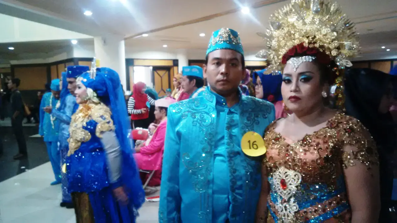 151 Pasutri Ikuti Resepsi Massal dan Fashion Show