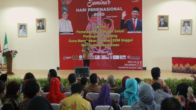 Menko PMK Muhadjir Effendy dalam seminar gizi bertajuk 'Pemetaan Masalah dan Solusi Penanganan Stunting Guna Menyiapkan Generasi SDM Unggul Menuju Indonesia Emas' di RSUD Ulin, Banjarmasin, Kalimantan Selatan, Sabtu (8/2/2020). (Dok Kementerian Koordinator Bidang Pembangunan Manusia dan Kebudayaan)
