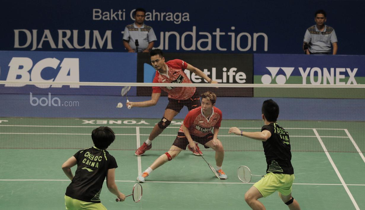 Tontowi Ahmad/Liliyana, Natsir berhasil menang melalui dua gim langsung dengan skor 22-20 dan 21-18 atas pasangan China. (Bola.com/M Iqbal Ichsan)