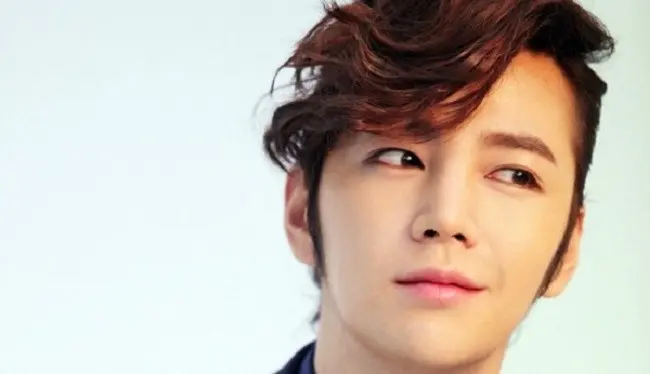 Jang Geun Suk mengaku hidungnya asli. 
