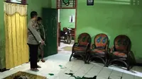 Polisi usai melakukan olah TKP dugaan peristiwa KDRT di Lampung Timur. Foto (Istimewa)