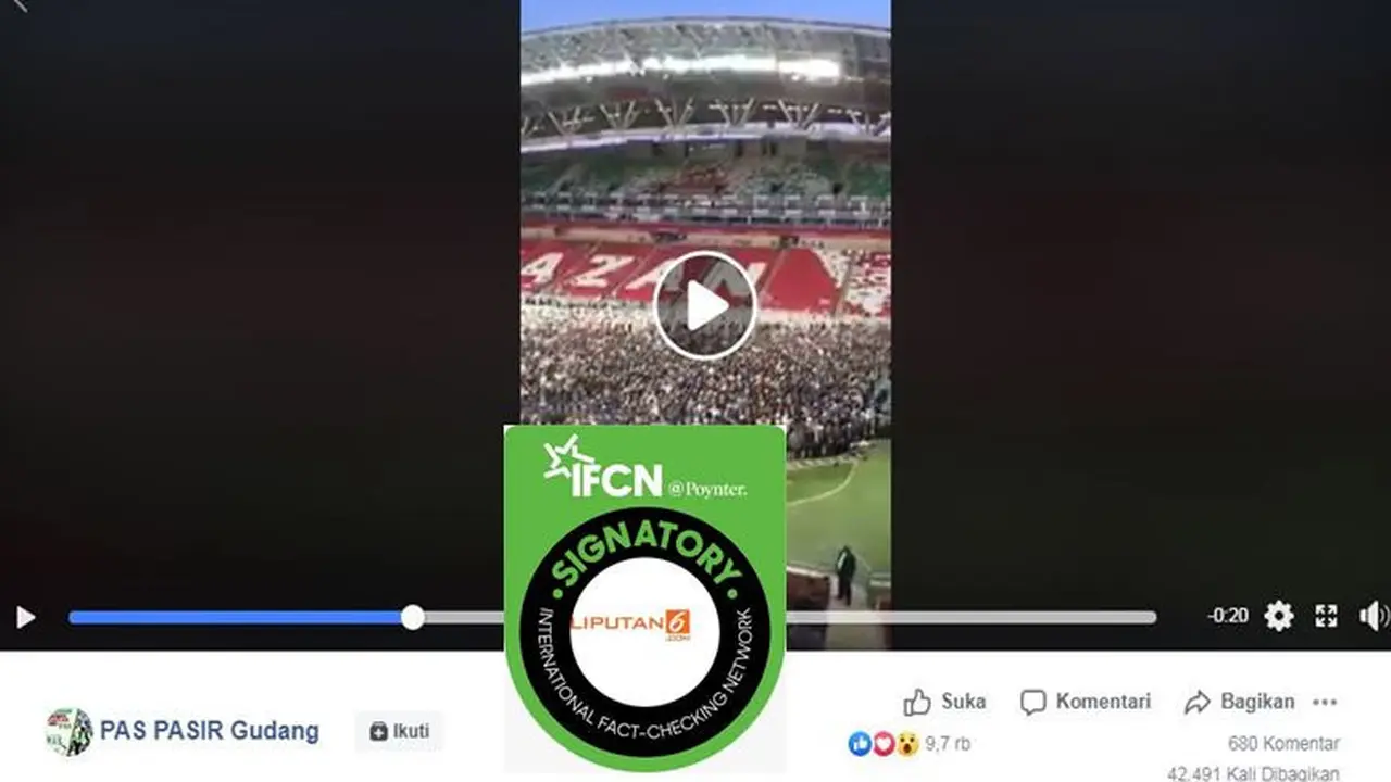 [Cek Fakta] Gambar Tangkapan Layar Video Warga Salat di Dalam Stadion