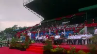 Menteri Sosial, Khofifah Indar Parawansa, secara resmi menutup Peparnas 2016 Jawa Barat di Stadion Siliwangi, Bandung, Senin (24/10/2016). (Peparnas)