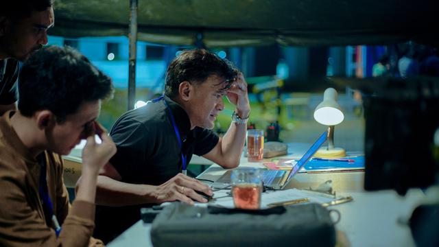 Donny Damara sebagai Langit Mendung dalam film Kembang Api. (Foto: Dok. Falcon Pictures)