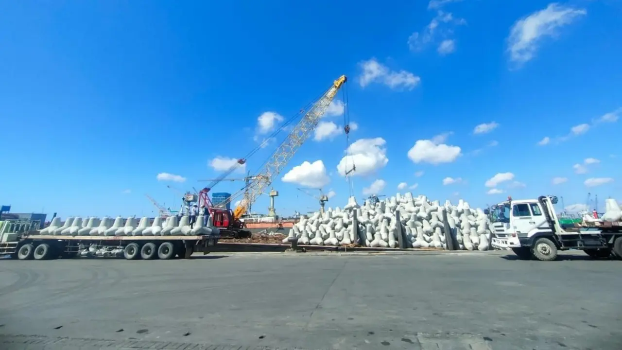 PT Semen Indonesia Tbk melalui unit usaha PT Varia Usaha Beton (VUB) memasok 2.630 unit pemecah gelombang jenis tetrapod di Pulau Fani, Raja Ampat, Papua Barat Daya.