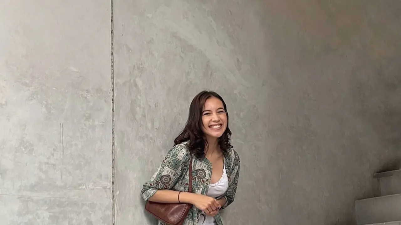 Annette Edoarda (https://www.instagram.com/p/CQyeh6RlROD/)