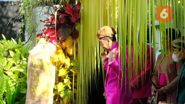 [Fimela] Siraman Kaesang, Jokowi pasang bleketepe