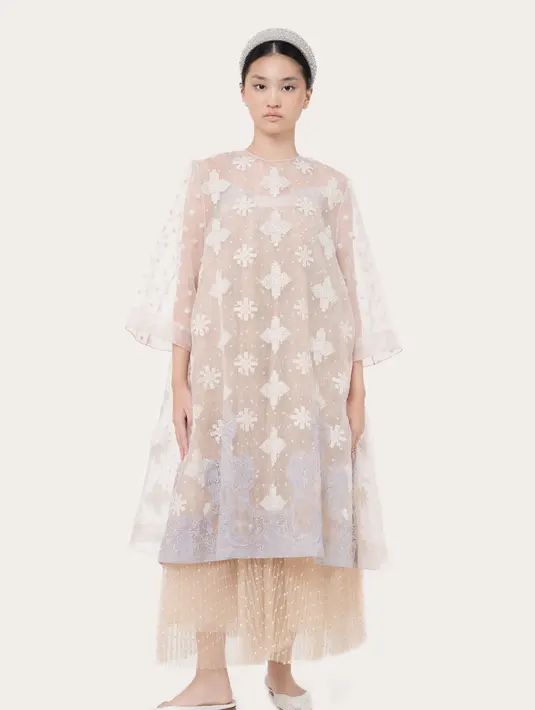 Terinspirasi dari beragam rangkaian bunga, motif-motif baru ini menambah ciri khas unik dalam mengembangkan ide dan juga kreatifitas guna memberikan angin segar. /Foto: dok Sapto Djojokartiko.