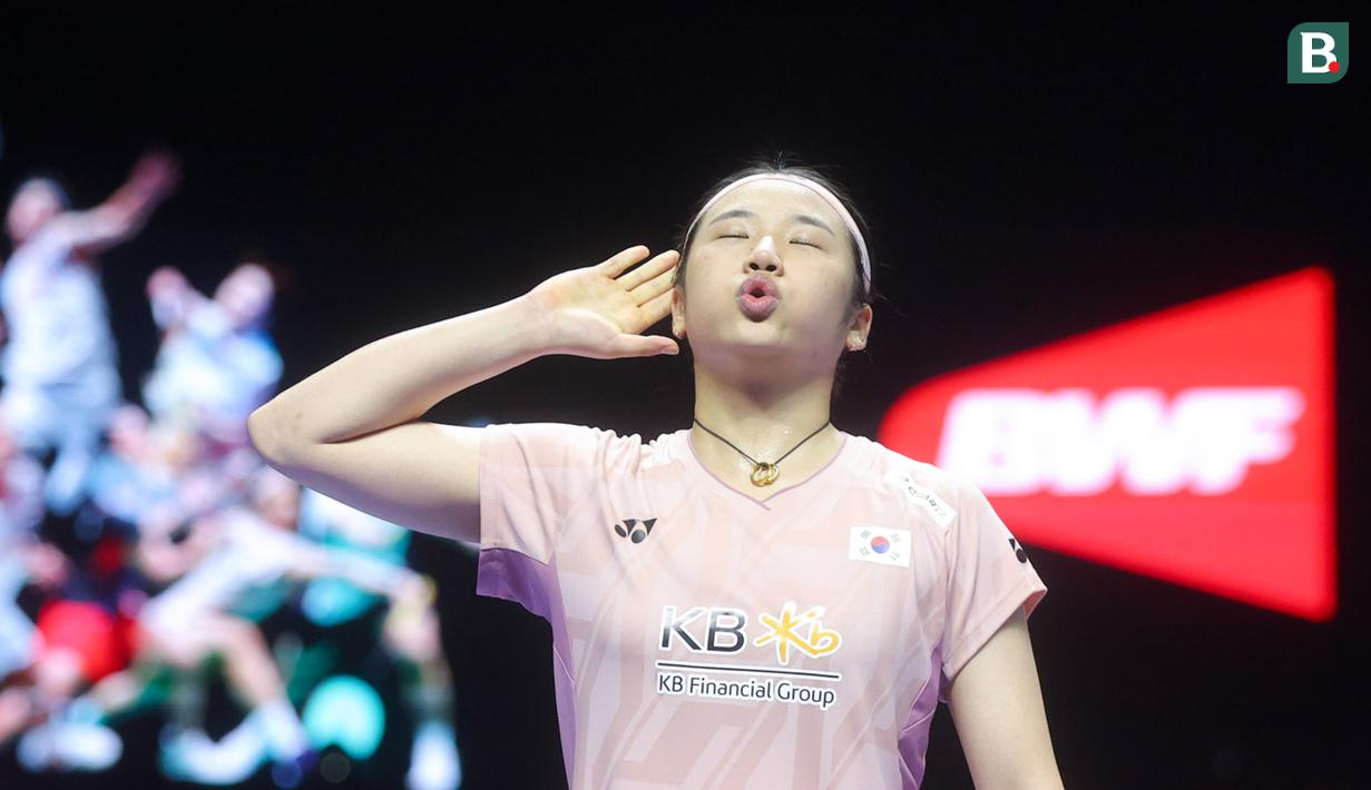 Tunggal putri, Korea Selatan, An Se Young, melakukan selebrasi setelah menjuarai Indonesia Open 2025 di Istora Senayan, Jakarta, Minggu, 8 Juni 2025. (Bola.com/M Iqbal Ichsan)