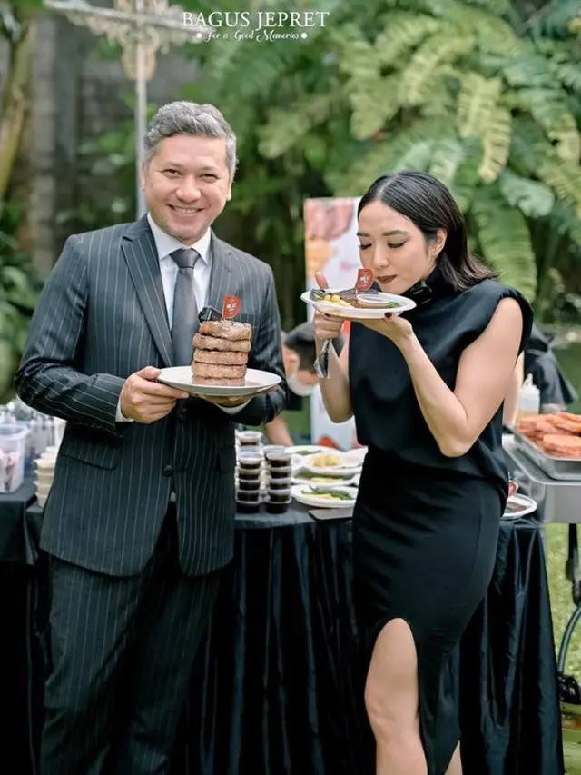 6 Potret Kompak Gading, Gisel dan Gempi Berdandan ala Wednesday Addams dengan Outfit Serba Hitam