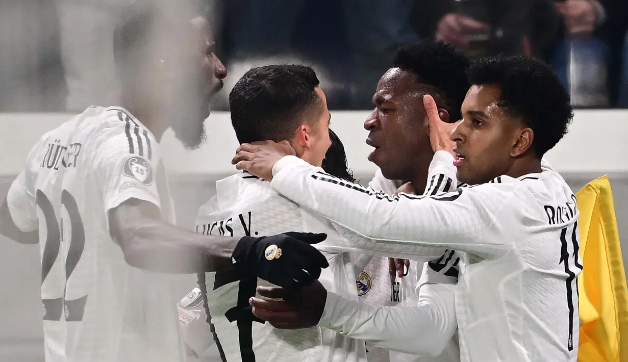 Hingga akhir pertandingan skor tidak berubah 3-2 untuk kemenangan Real Madrid. Hasil ini membuat Real Madrid berhasil memperbaiki posisi di klasemen sementara Liga Champions 2024/2025. Saat ini, Los Blancos berada di posisi 18 dengan sembilan poin dari enam laga. (Marco BERTORELLO/AFP)