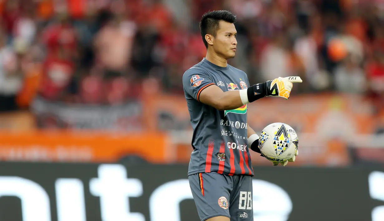 Kiper Persija Jakarta, Shahar Ginanjar, saat melawan PSM Makassar pada laga Liga 1 2019 di SUGBK, Jakarta, Rabu (28/8). Kedua tim bermain imbang 0-0. (Bola.com/M Iqbal Ichsan)