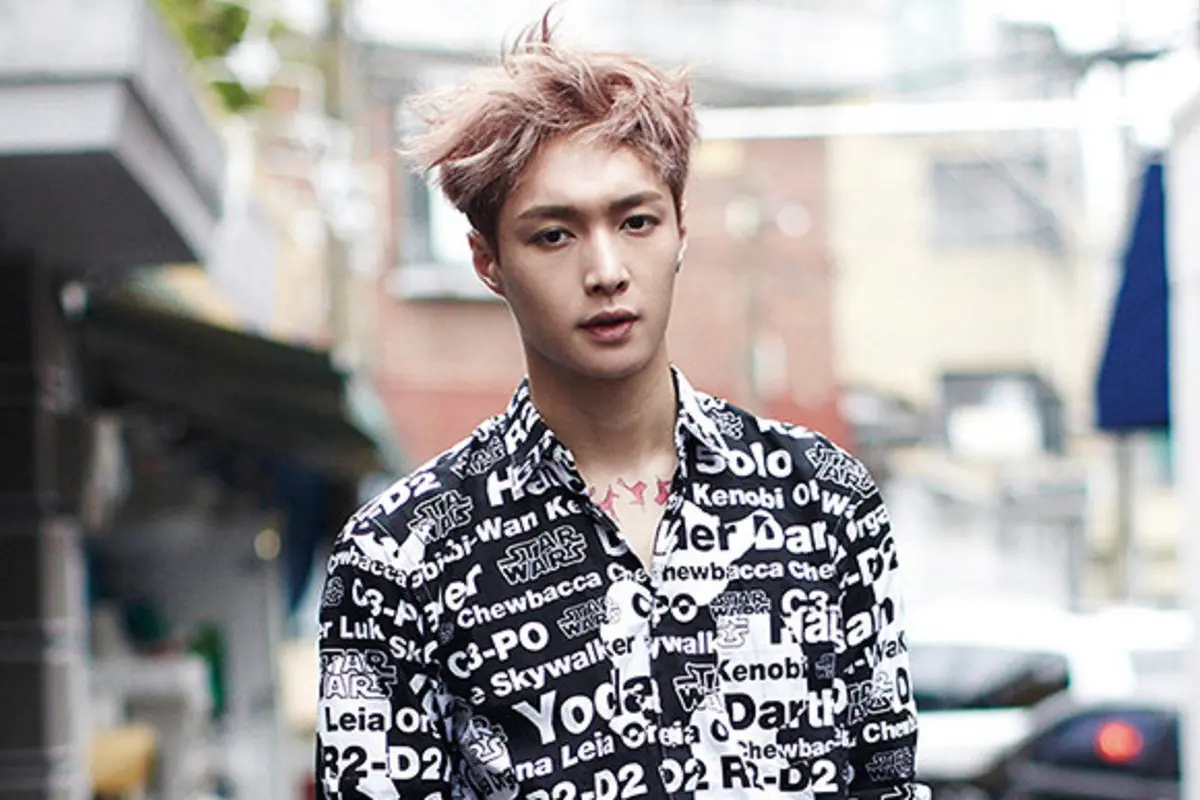 Lay EXO mengatakan bahwa kejadian pingsannya di Bandara adalah kesalahannya. 