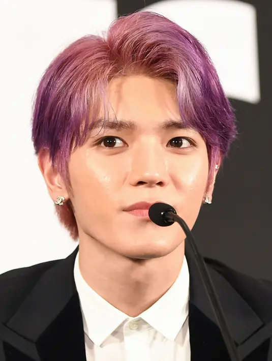 Personel SuperM, Taeyong saat konferensi pers di Capitol Records Tower, Hollywood, Kamis (3/10/2019). Boyband beranggotakan Taemin SHINee, Baekhyun dan Kai EXO, Mark dan Taeyong NCT, serta Lucas dan Ten WayV itu akan debut di Capitol Records Tower, Los Angeles pada 5 Oktober 2019. (VALERIE MACON/AFP