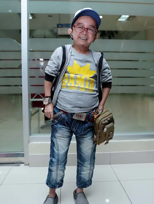 Pemeran sinetron Samson dan Dahlia itu resmi menikah dengan perempuan bernama Rahadini Destia Astrinatri. Terlihat pernikahan keduanya berlangsung sederhana. (Deki Prayoga/Bintang.com)