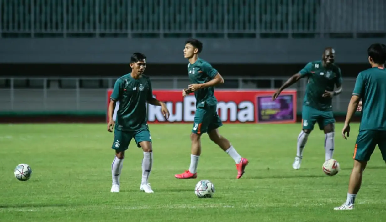 Pelatih kepala Persik Kediri, Joko Susilo juga menyebutkan bahwa mereka telah melakukan evaluasi secara menyeluruh di semua lini menjelang pertandingan kedua ini. (Foto: Bola.com/Nandang Permana)