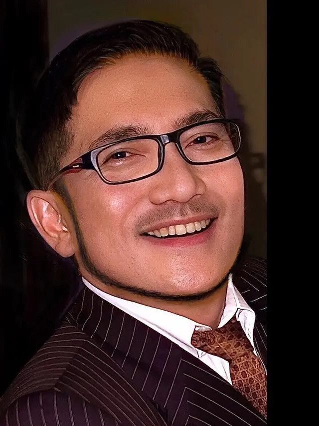 9 Potret Yana Julio yang Tampil Awet Muda di Usia 63 Tahun