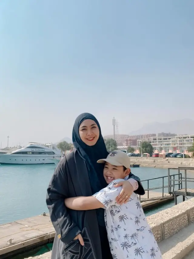 Momen Liburan Oki Setiana Dewi Bareng Anak di Kairo