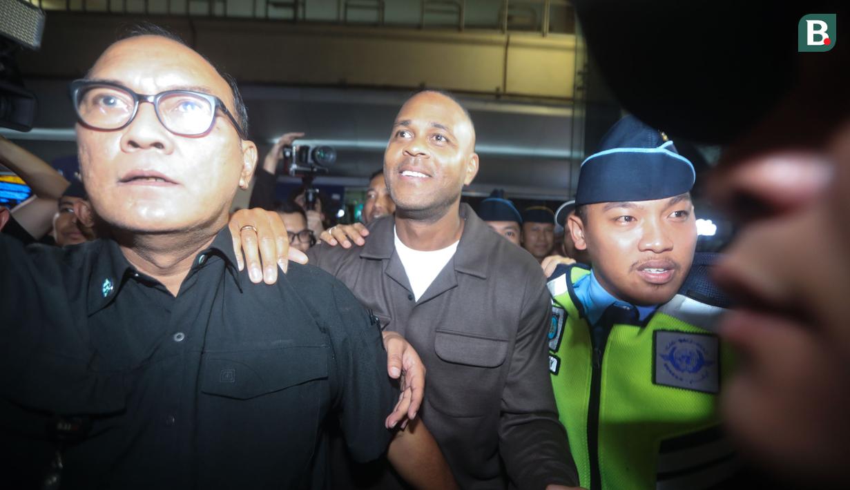 <p>Kedatangan pelatih baru Timnas Indonesia, Patrick Kluivert di Terminal 3, Soekarno Hatta, Tangerang, Banten, Sabtu (11/01/2025). (Bola.com/M Iqbal Ichsan)</p>