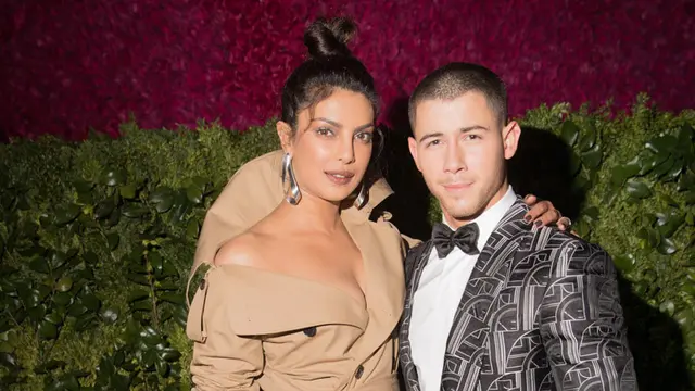[Bintang] Nick Jonas - Priyanka Chopra