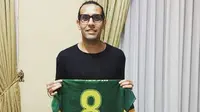 Gustavo Lopez resmi diperkenalkan sebagai pemain PS Tira. (Bola.com/Permana Kusumadijaya)