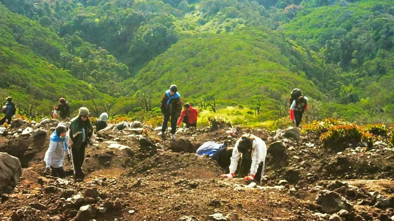 Mendaki Gunung Slamet