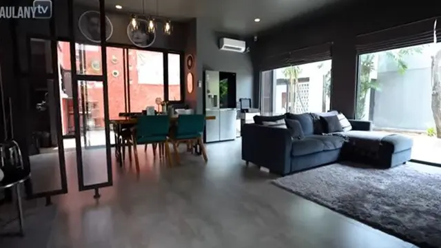 Potret rumah baru Onadio Leonardo yang mewah bertema Gothic (Sumber: YouTube/Taulany TV)
