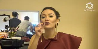 Sebelum setenar sekarang Zaskia Gotik adalah penyanyi dangdut keliling dari panggung ke panggung. 