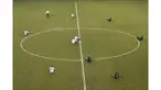 Video mengenai aksi protes yang dilakukan oleh 2 tim sepak bola divisi dua Liga Yunani. Selama 2 menit, para pemain tim AE Larissa dan Acharnaikos secara serempak duduk sesaat setelah peluit kick-off ditiupkan. 