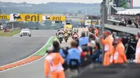 Sebanyak 14 pebalap start dari pit lane pada balapan MotoGP Jerman 2014 di Sirkuit Sachsenring. (Red Bull)